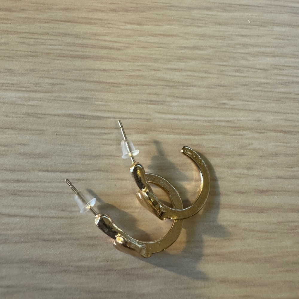 Heart Earrings ✨NWOT✨ - Picture 2 of 3